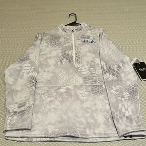 HUK fishing pullover